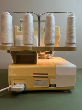 repasovaný overlock Pfaff Hobbylock 796 - 4 nitný , záruka 5měsíců po kompletním servisu